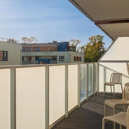 Sunny Surfingbird Apartment